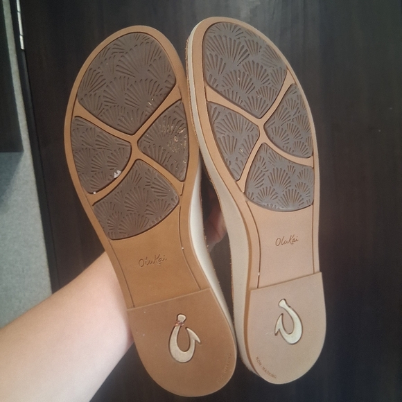 Olukai Brown & Black Leather Sandals Slides Ke'a Beach Vacation Surf Hawaii - Picture 3 of 4